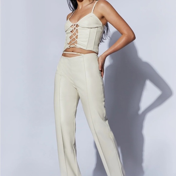 MESHKI MESHKI
Alaia
Lace Up Corset Pu Top - Wheat - Picture 9 of 15